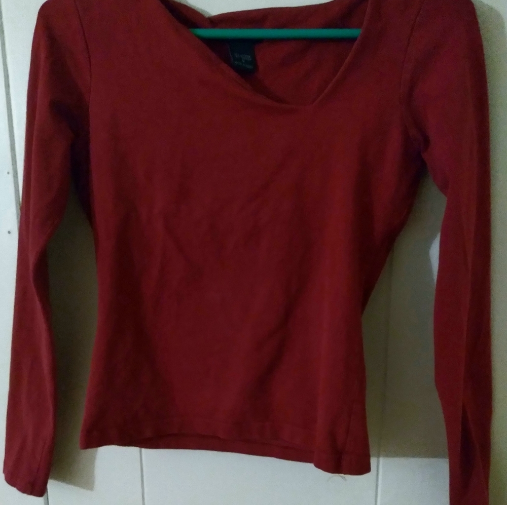 Dark Red long-sleeved shirt  Size Types S
